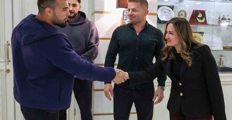 Başkan Vekili Özdemir'den Başpehlivanlara Moral Ziyareti