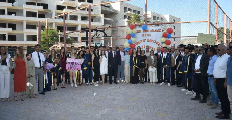 Başkan Yapar, gençlerin mezuniyet coşkusuna ortak oldu