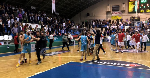 Basketbol 2. Liginde Oyuncular Arasında Kavga Çıktı
