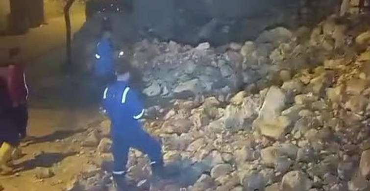 Batman'da Fırtına Sonucu Bina Çöktü, Hayvanlar Kurtarıldı