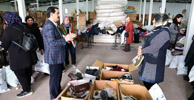 Battalgazi'de Yardım Malzemeleri Tasnifi Devam Ediyor