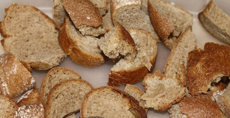  Bayat ekmek ile ne yapılır? Kalan bayat ekmeği galeta unu yaparak değerlendirin
