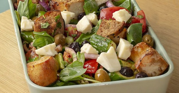Bayat Pideden Enfes Bir Salata Tarifi