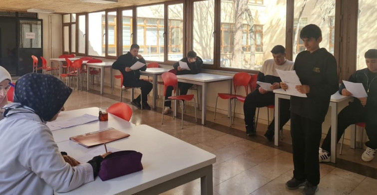 Bayburt Lisesinde Hatiplik Yarışması Başarıyla Gerçekleştirildi