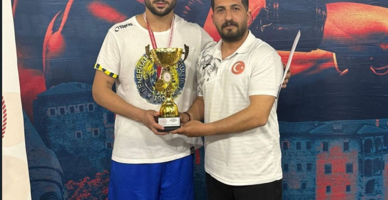 Bayburtlu Boksör Toprak Salman, Türkiye Şampiyonu Oldu