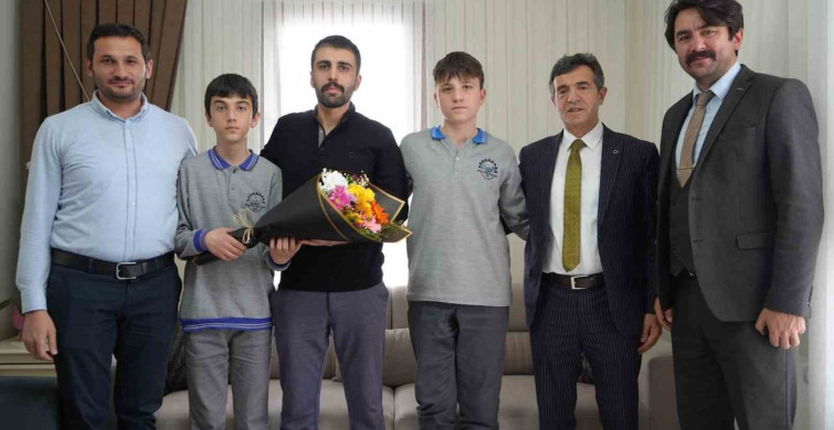 Bayburtlu Komiser İçin Öğrencilerden Anlamlı Ziyaret