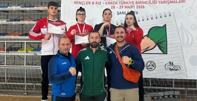 Bayburtlu Öğrenciler Bilek Güreşinde Başarı Elde Etti