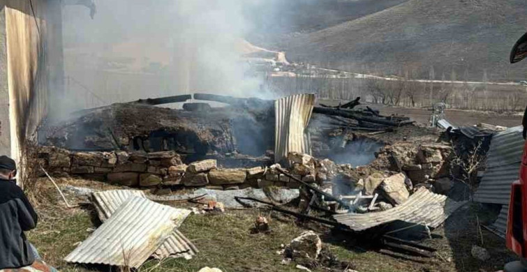 Bayburt'ta Ahır Yangını Kontrol Altına Alındı