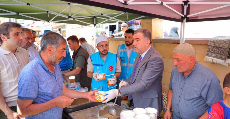 Bayburt'ta aşure ikramı etkinliği düzenlendi