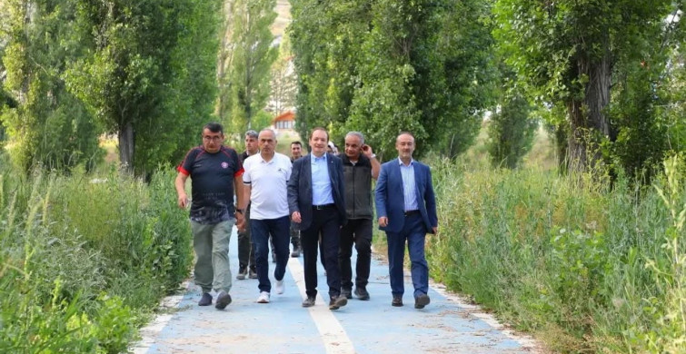 Bayburt'ta doğa yürüyüşü ve fidan dikimi etkinliği gerçekleştirildi