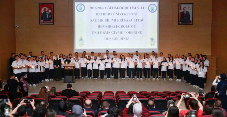 Bayburt'ta Hemşirelik Öğrencilerine Üniforma Giyme Töreni Düzenlendi