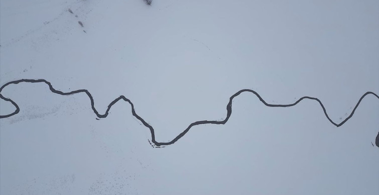 Bayburt'ta Kışın Güzellikleri: Menderesler Karla Kaplandı