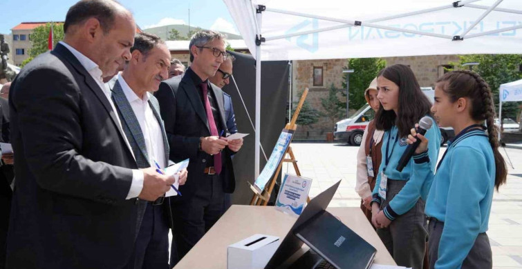 Bayburt'ta öğrenciler projelerini tekno bayburt etkinliğinde sergiledi