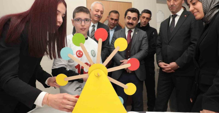 Bayburt'ta Özel Öğrenciler Bilim Fuarı'nda Projelerini Sergiledi