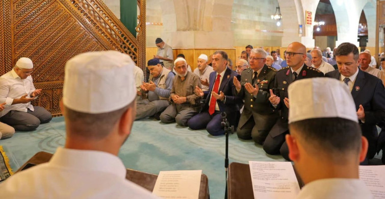 Bayburt’ta şehitler için camilerde Kur’an-ı Kerim okundu