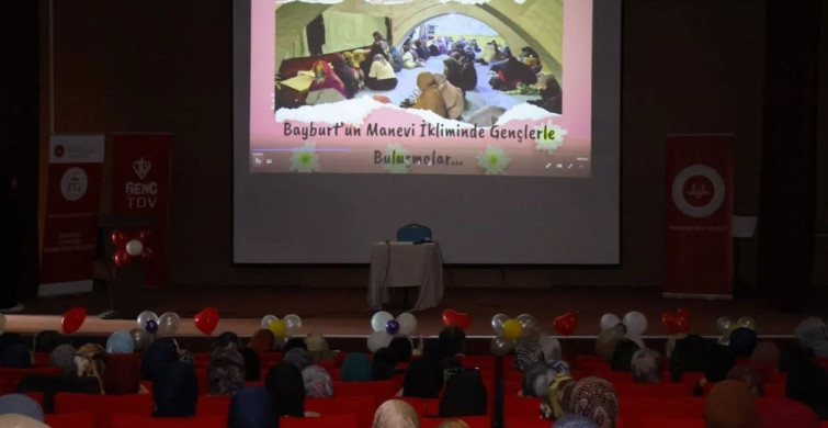 Bayburt'ta Üniversite Öğrencileri Yıl Sonu Buluşmasında Bir Araya Geldi