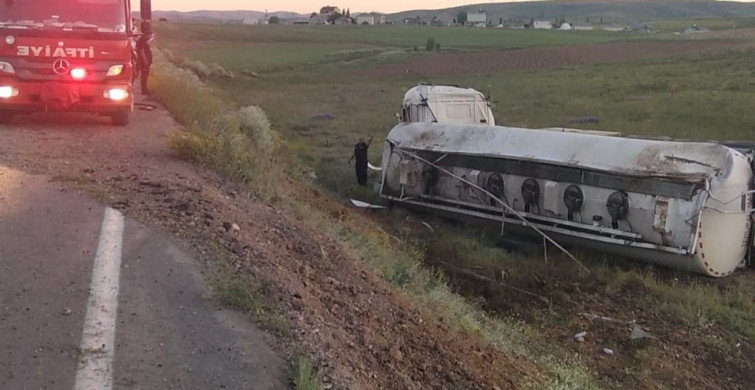 Bayburt'ta yakıt yüklü tanker devrildi: 1 yaralı