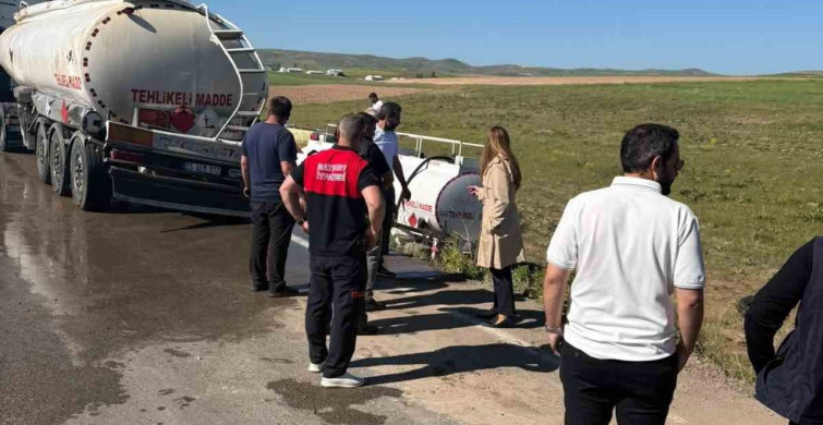 Bayburt'ta yakıt yüklü tankerin devrilmesi sonrası çevresel inceleme yapıldı