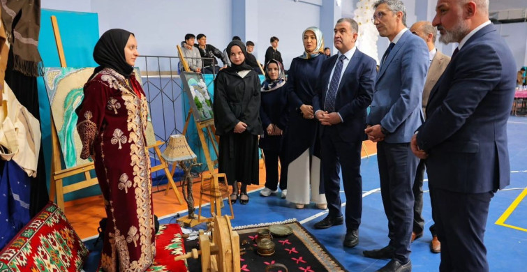 Bayburt'ta Yıl Sonu Sergisi ile Öğrencilerin Üretimleri Tanıtıldı