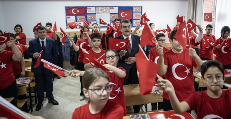 Bayrak Sevgisi Temasıyla İkinci Döneme Başladı