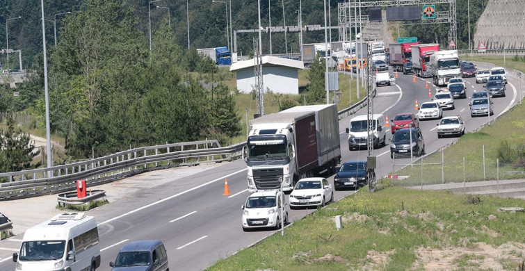 Bayram için tatile çıkacaklar dikkat! Ekipler uyardı: Bu yollarda yoğunluk nedeniyle trafik oluşmaya başladı