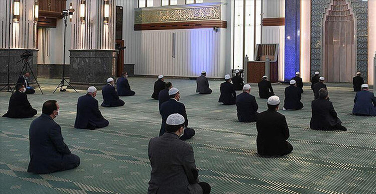 Bayram Namazı Kılınacak Mı?