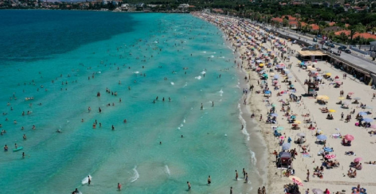 Bayram tatili Ege’ye yaradı! Ege sahilleri turist akınına uğradı