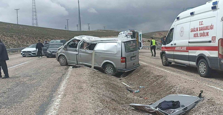 Bayram Tatilinde Feci Kaza: 1 Ölü, 8 Yaralı