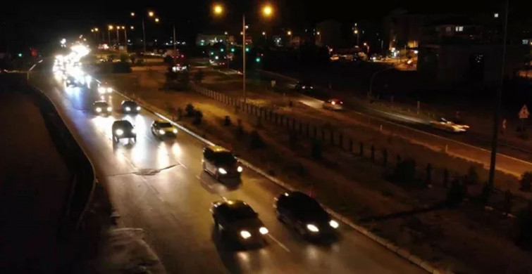 Bayram tatilini değerlendirmek isteyenler yola döküldü: Durma noktasına gelen trafik havadan görüntülendi