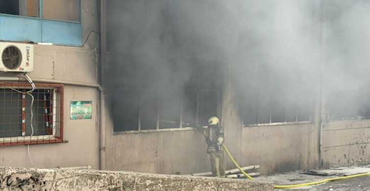 Bayrampaşa'da İş Merkezinde Yangın