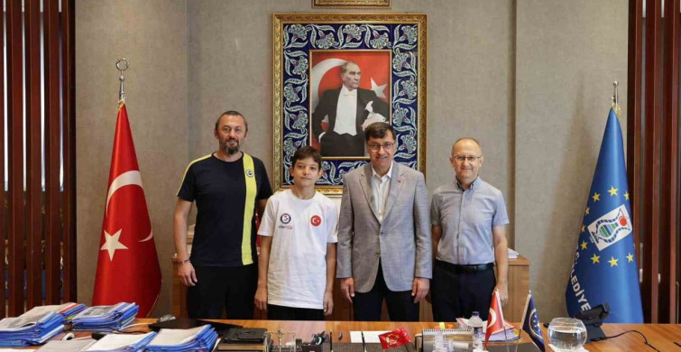 Belediye Başkanı Kahveci, milli yüzücü ömer cengiz’i ağırladı