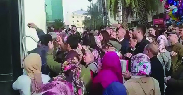 Belediye Bedava Dağıtınca Vatandaşlar Birbirini Ezdi