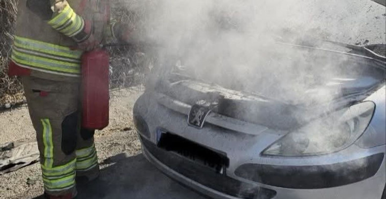 Belen'de seyir halindeki otomobil yangına teslim oldu