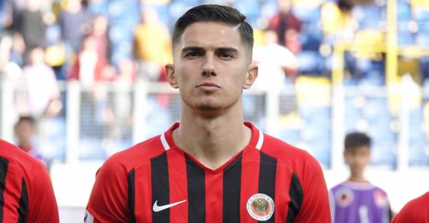 Berat Özdemir Galatasaray için İstanbul'da!
