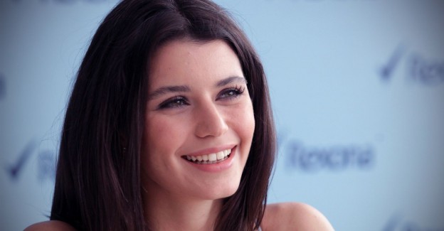 Beren Saat Hastaneye Kaldırıldı!