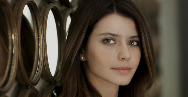 Beren Saat'in Netflix'in Yeni Dizisinde Hayat Vereceği Karakter Belli Oldu