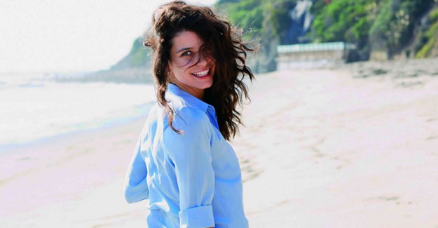 Beren Saat'te Makyajsız Fotoğraf Paylaşanlar Arasına Katıldı