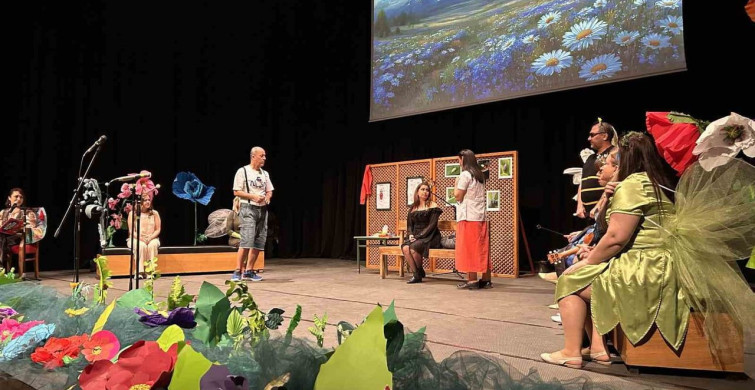 Bergama Tiyatro Günleri Büyük İlgiyle Karşılandı