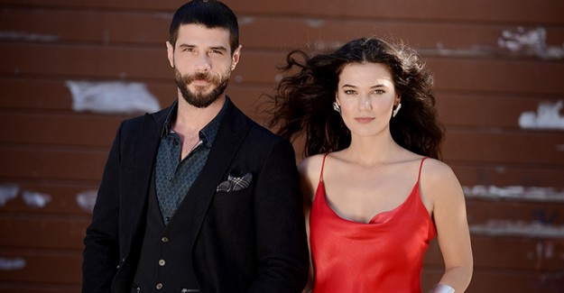 Berk Cankat ve Pınar Deniz Aşk Yaşıyor