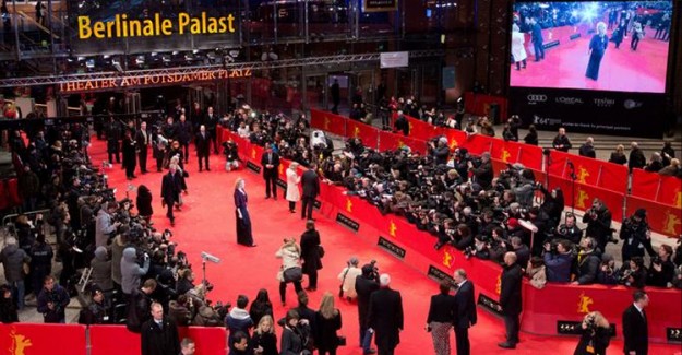 Berlin Film Festivali'nde Almanya'daki Irkçı Saldırıda Ölenler Unutulmadı!