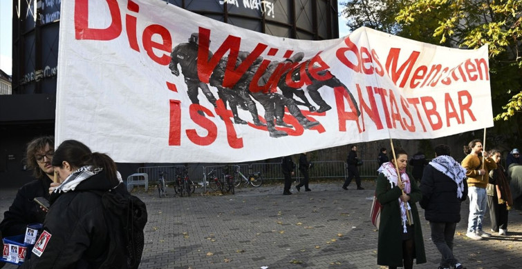 Berlin'de Filistin'e Destek Gösterisi