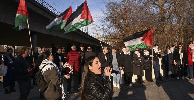 Berlin'de Netanyahu'nun Uçağına Protesto