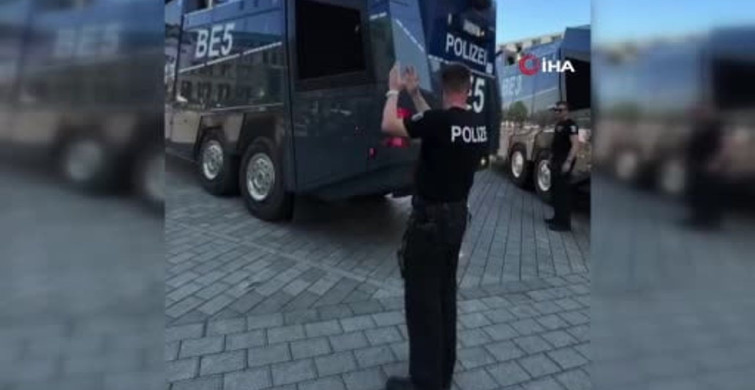 Berlin'de polis TOMA'larla halkı serinletti