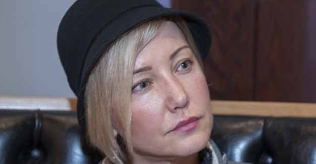 Berna Laçin Kimdir?
