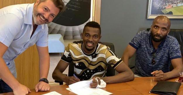 Bernard Mensah İmzayı Attı!