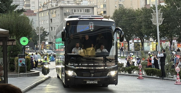 Beşiktaş, Kayseri'ye Giderken Hayranlarıyla Buluştu