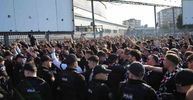 Beşiktaş Taraftarları Kadıköy'e Akın Etti