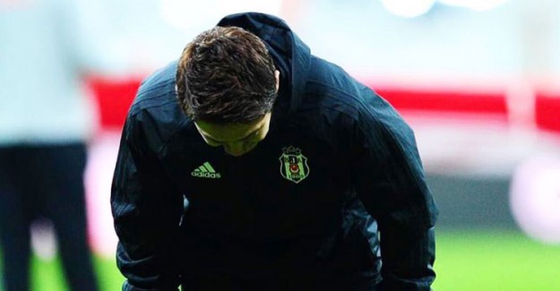Beşiktaş Taraftarları, Shinji Kagawa'yı Japon Selamı ile Karşıladı