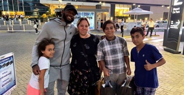 Beşiktaş'ın Yeni Transferi Nkoudou, Kimsesizlere Yardım Etti!