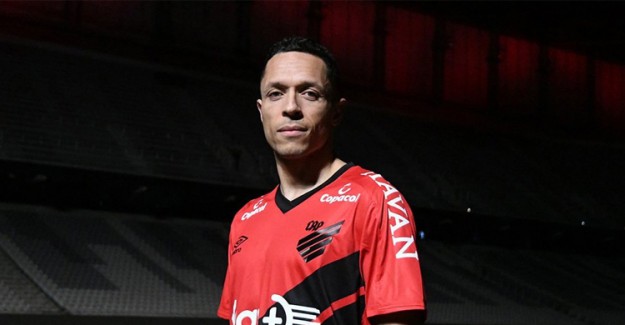 Beşiktaşlı Adriano, Athletico Paranaense ile Sözleşme İmzaladı!